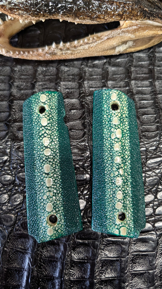 1911 GREEN STINGRAY/ MANTARRAYA GRIPS / CACHAS – El Plebe Hats